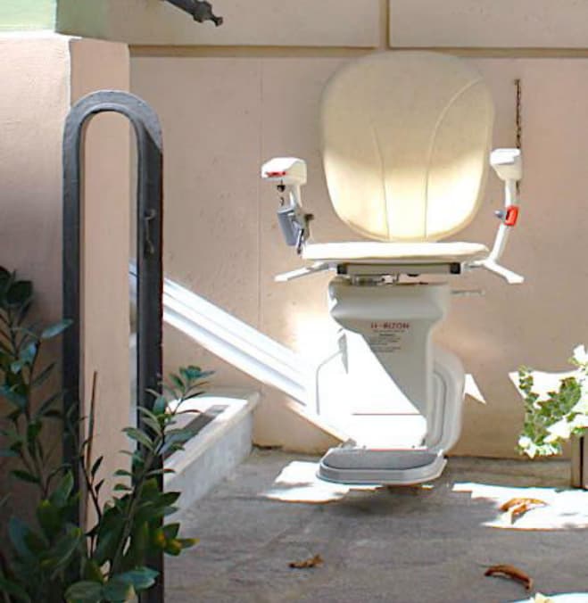 Enos_Stairlift Image of an Enos starlift